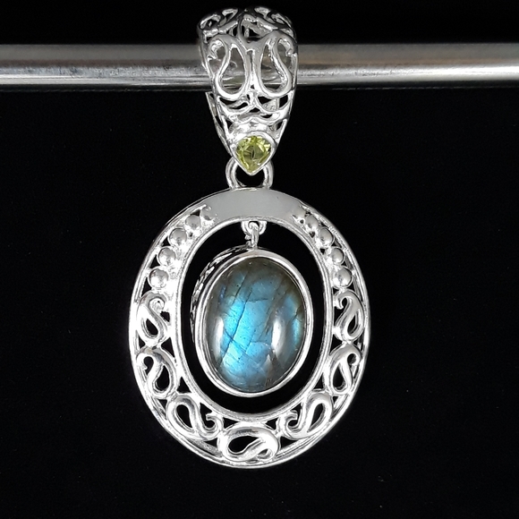 Sterling Silver Blue Labradorite Pendant - Picture 5 of 15